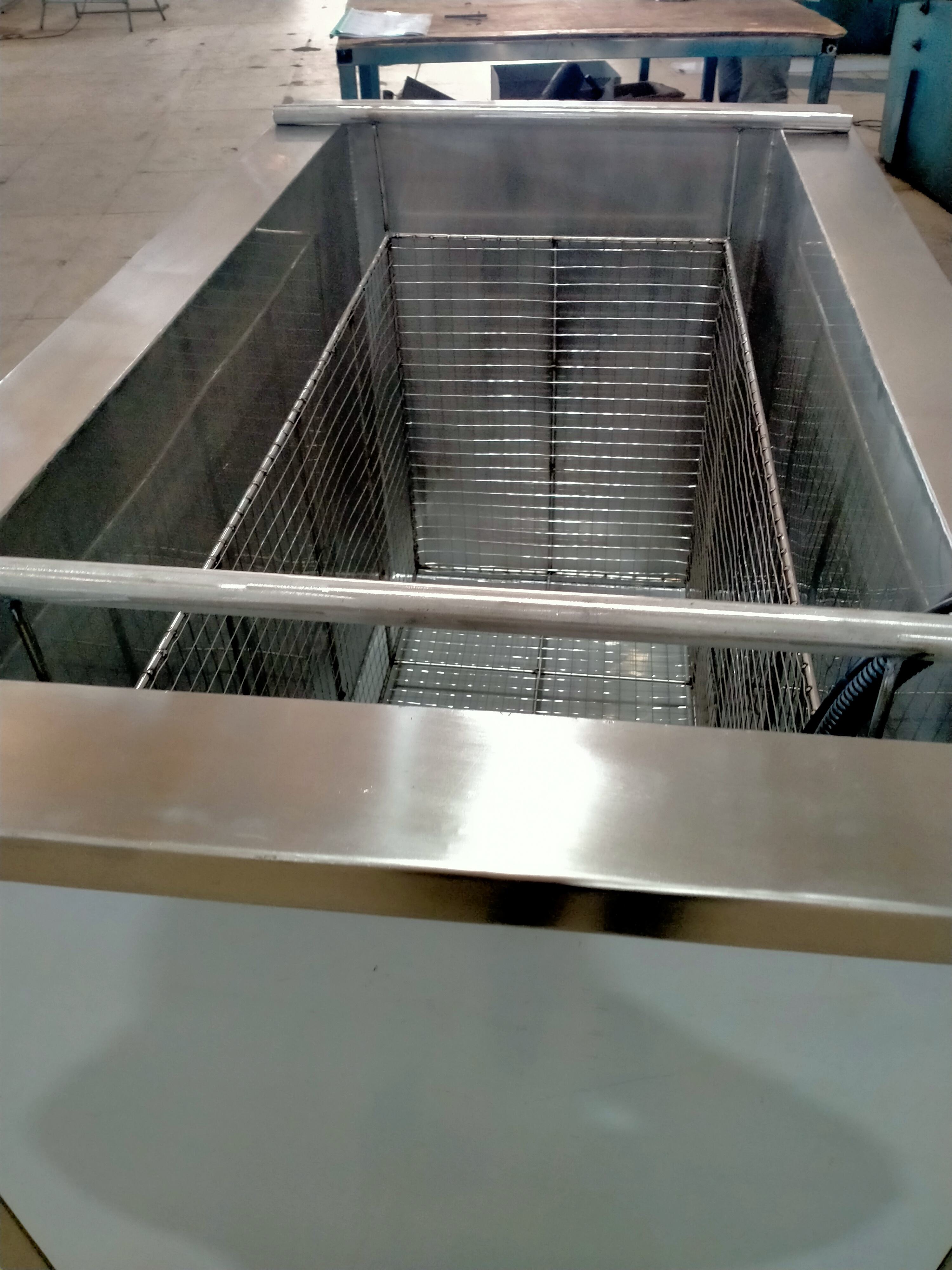 定制大型工业超声波清洗机电动轮辋和汽车零部件发动机缸体清洗机全新状态