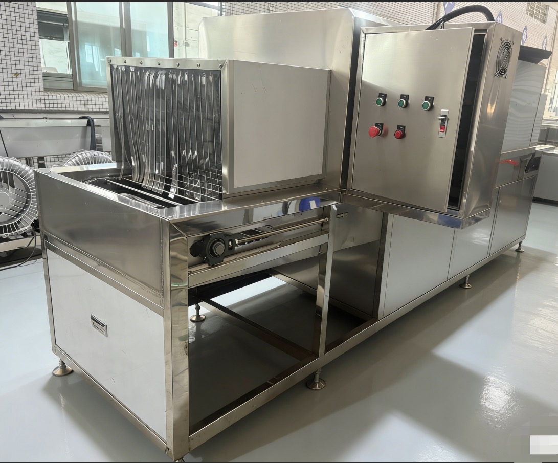 不锈钢连续式洗筐机 恒泰食品周转箱清洗机 全自动高压喷淋清洗设备