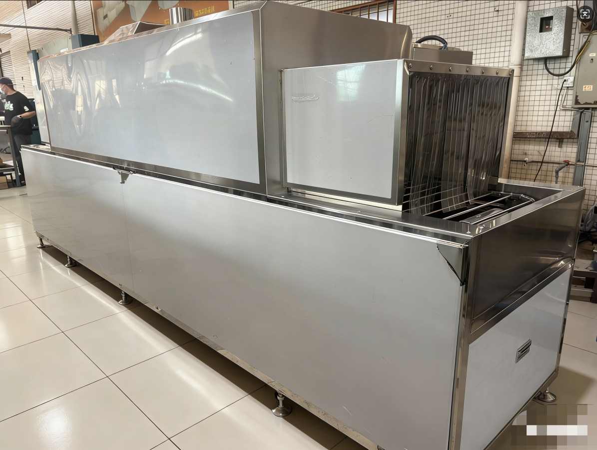 不锈钢连续式洗筐机 恒泰食品周转箱清洗机 全自动高压喷淋清洗设备